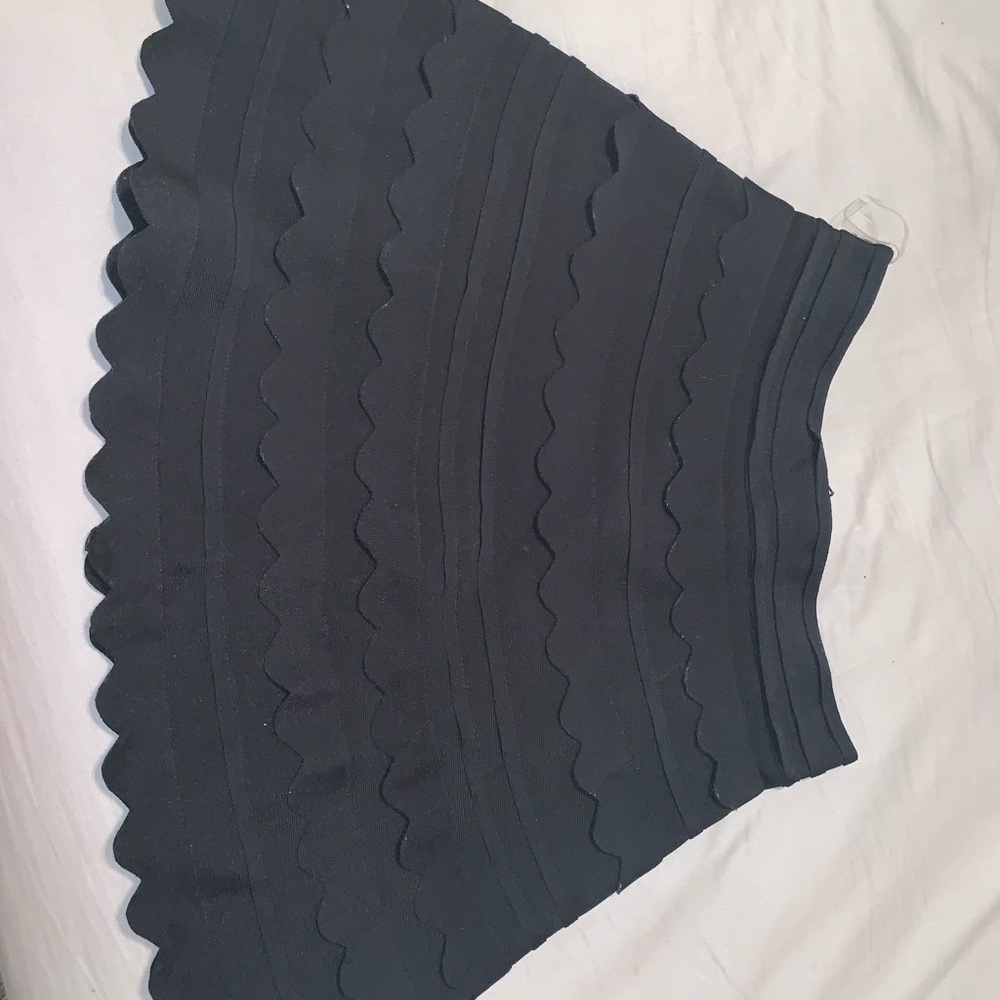 Black fitted skirt